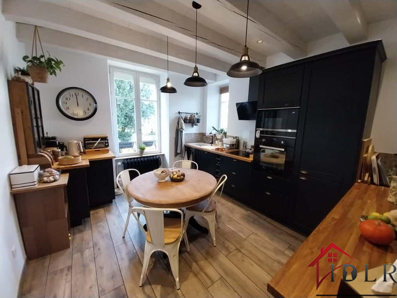 Maison - 204 m² - 7 pièces