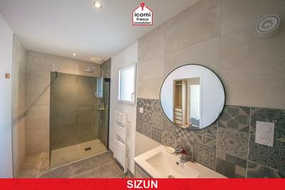 Maison - 220 m² - 6 pièces