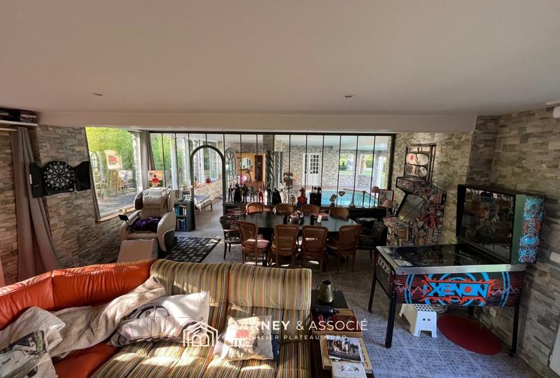 Maison - 350 m² - 8 pièces