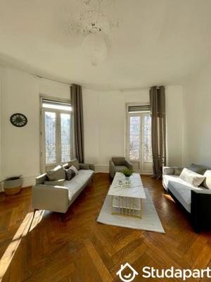 Chambre - 13 m² - 1 pièce