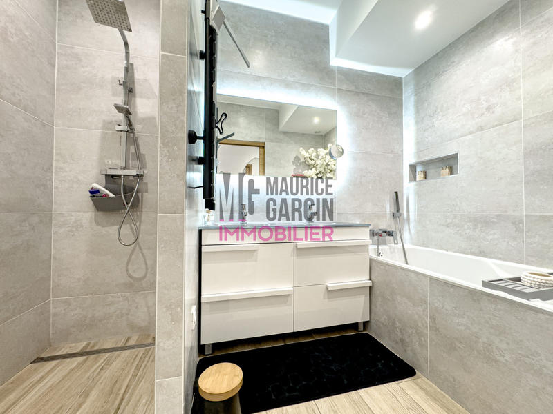 Maison - 205 m² - 5 pièces