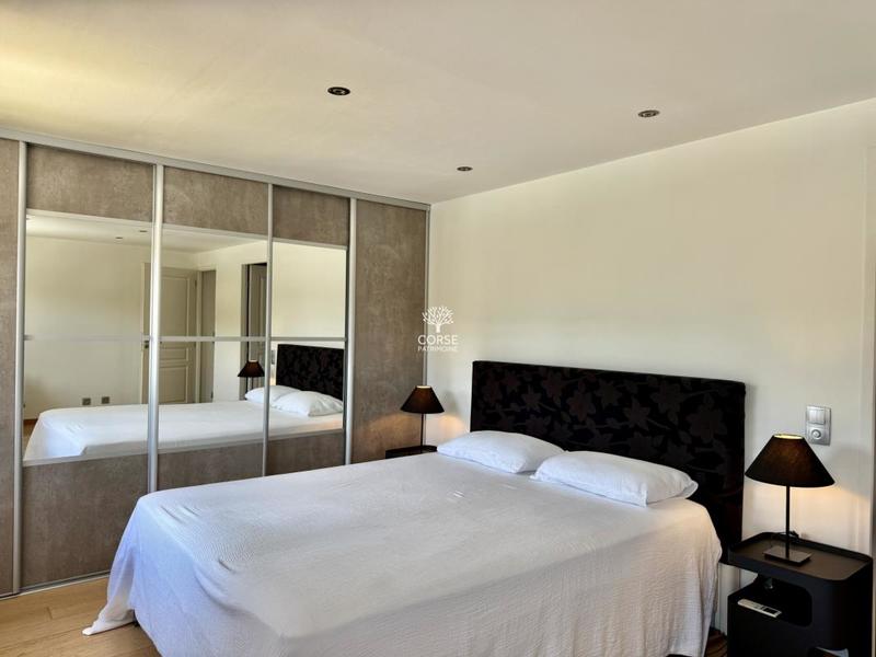 Villa - 201 m² - 6 pièces