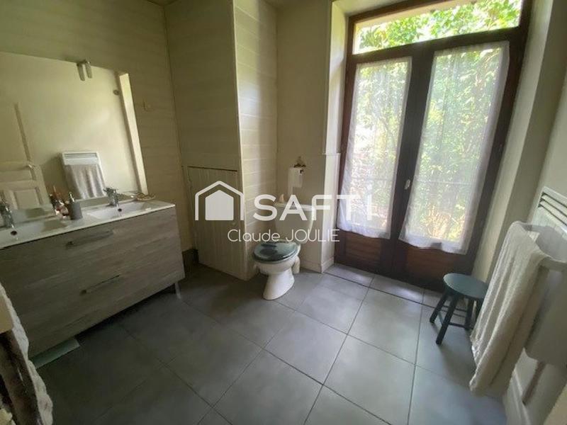 Maison - 220 m² - 10 pièces