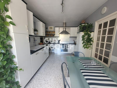 Maison - 243 m² - 11 pièces