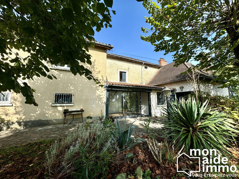 Maison - 305 m² - 8 pièces