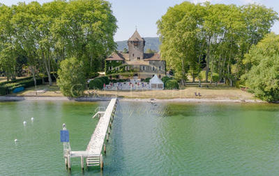 Château - 2 882 m² - 40 pièces