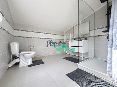 Maison traditionnelle - 171 m² - 7 pièces