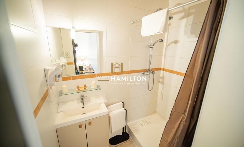 Maison - 324 m² - 12 pièces