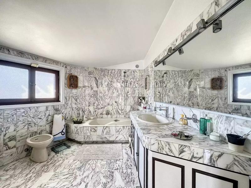 Villa - 320 m² - 10 pièces