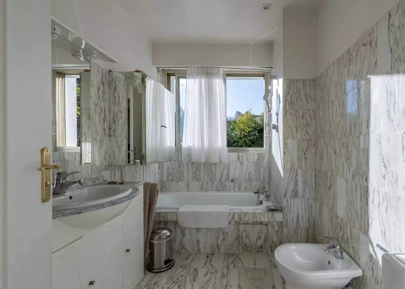 Villa - 302 m² - 9 pièces