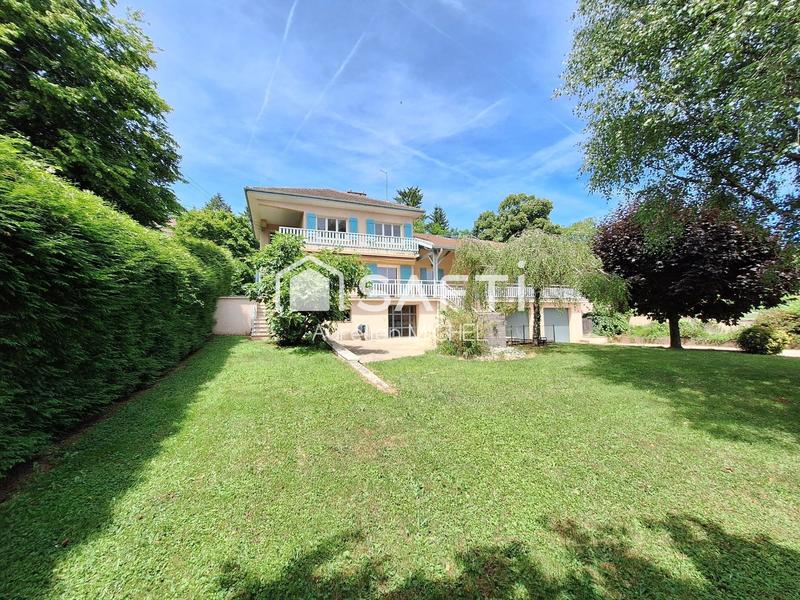 Maison - 245 m² - 9 pièces