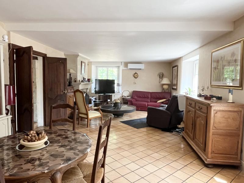 Maison traditionnelle - 264 m² - 10 pièces