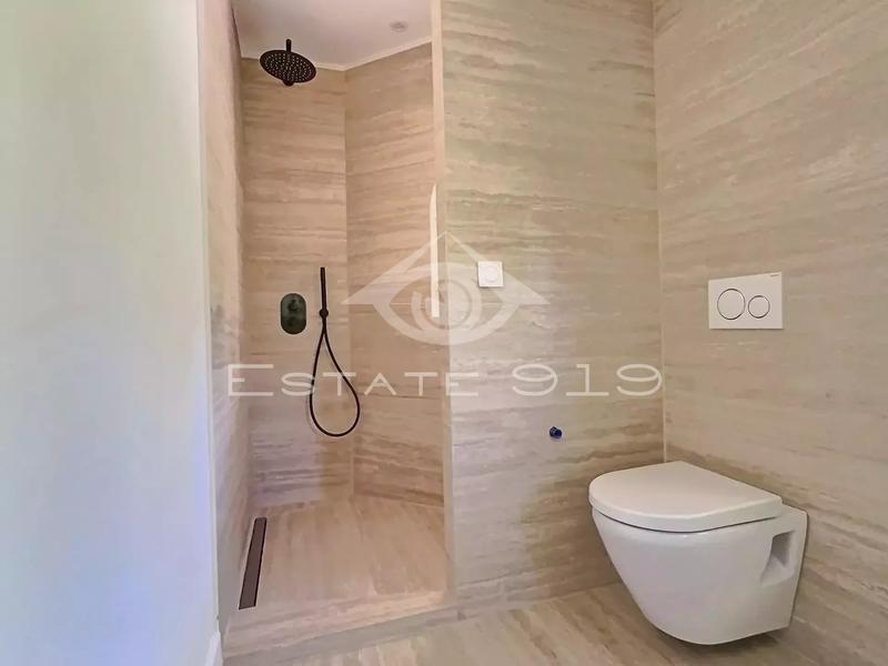 Villa - 289 m² - 8 pièces