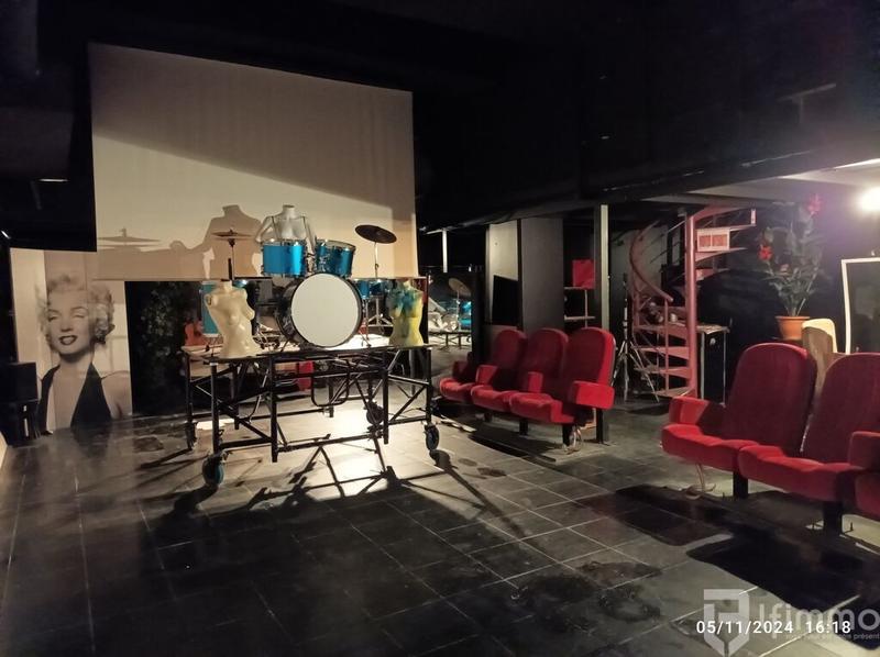 Bureau - 588 m² - 10 pièces