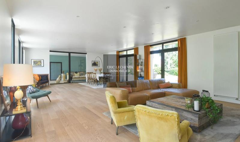 Maison - 330 m² - 7 pièces