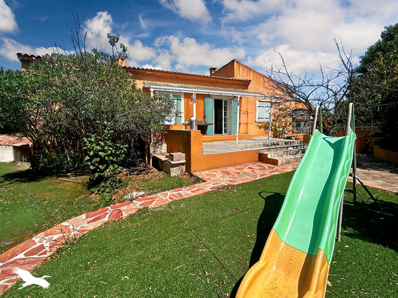 Maison - 202 m² - 7 pièces