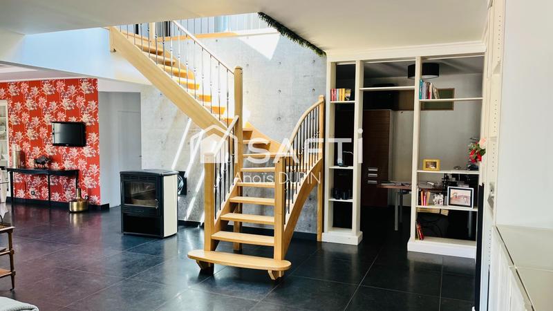 Maison - 213 m² - 6 pièces