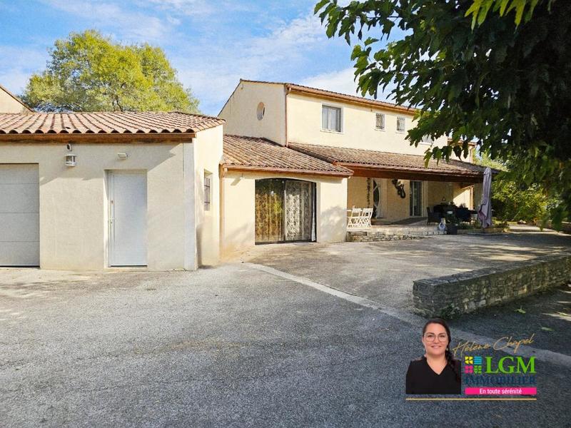 Maison - 228 m² - 7 pièces