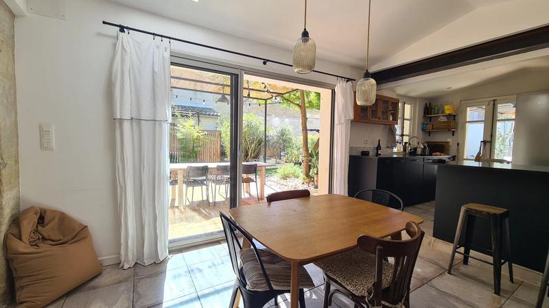 Maison traditionnelle - 260 m² - 10 pièces