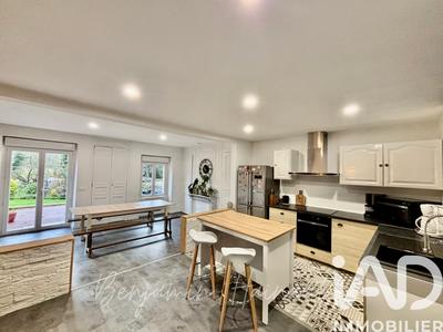 Maison - 250 m² - 8 pièces