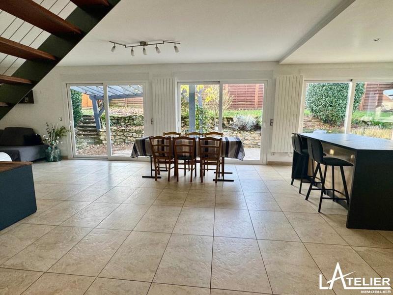 Maison - 169 m² - 9 pièces