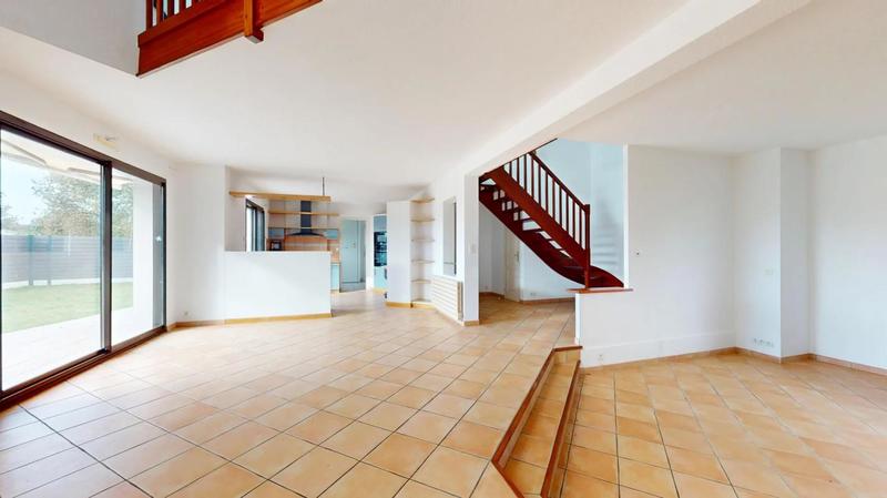Maison - 182 m² - 7 pièces