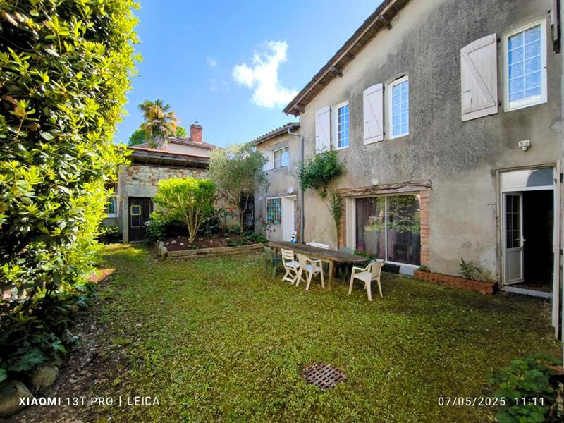 Maison - 365 m² - 10 pièces