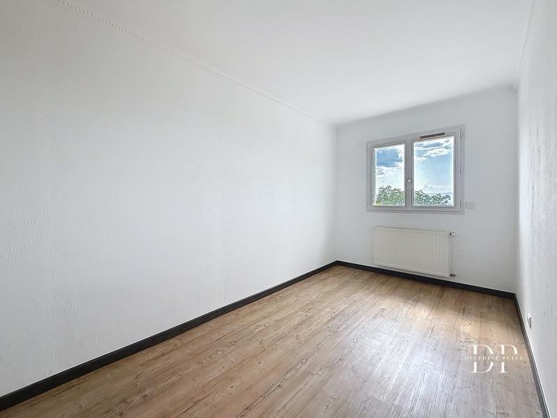 Maison - 222 m² - 5 pièces