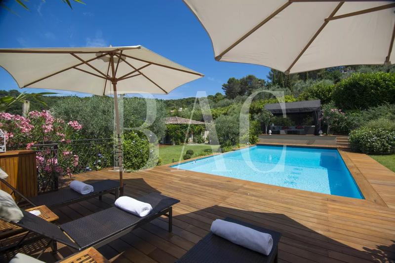 Villa - 402 m² - 12 pièces