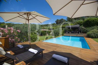 Villa - 402 m² - 12 pièces