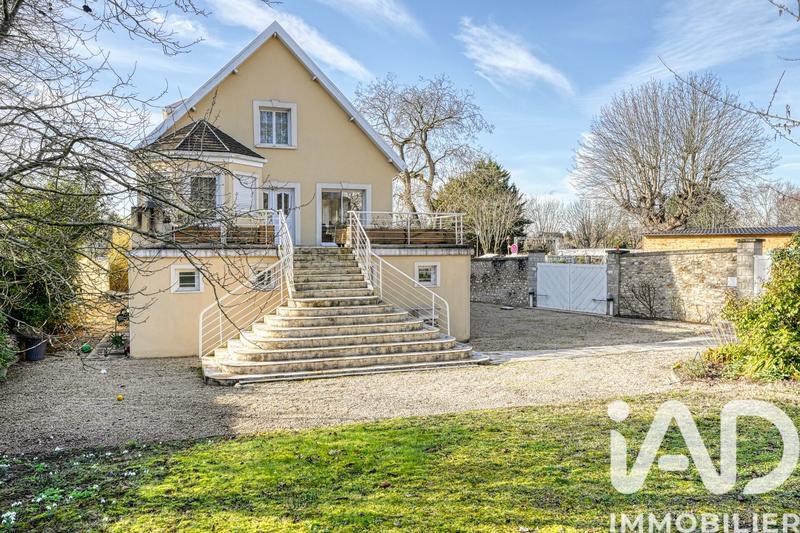 Maison - 247 m² - 10 pièces