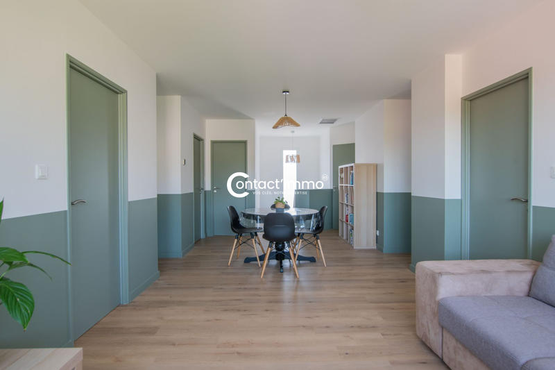 Maison - 220 m² - 7 pièces