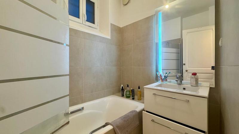 Appartement - 90 m² - 3 pièces