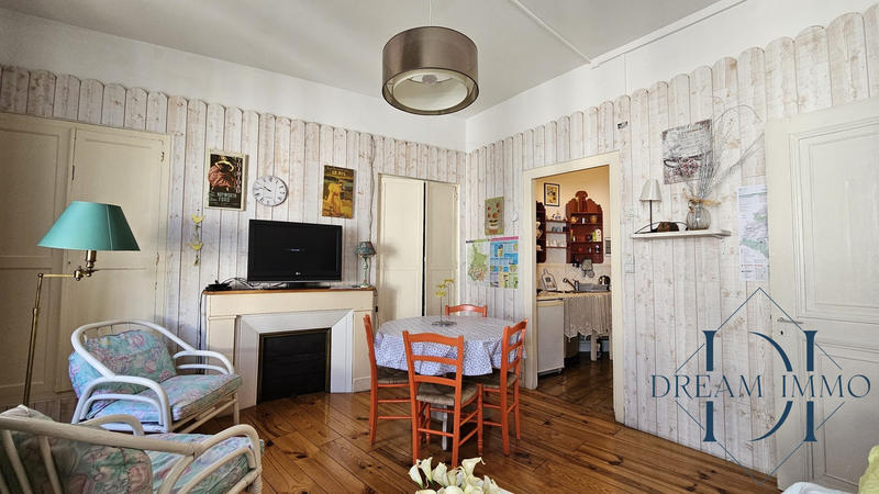 Maison - 380 m² - 10 pièces