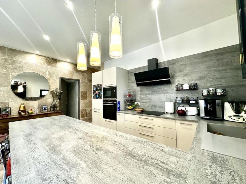 Appartement - 104 m² - 4 pièces