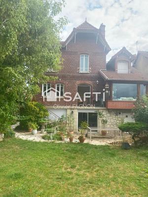 Maison - 215 m² - 10 pièces