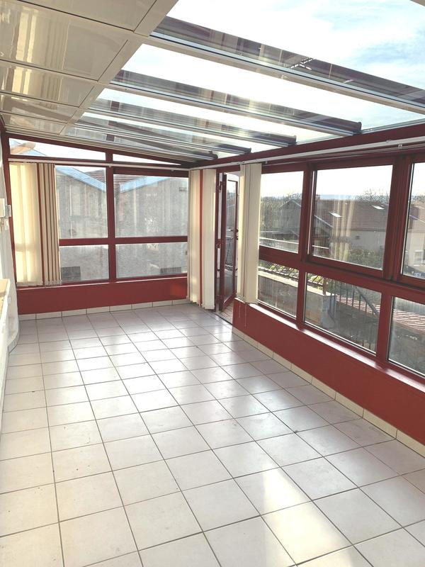 Maison - 235 m² - 11 pièces