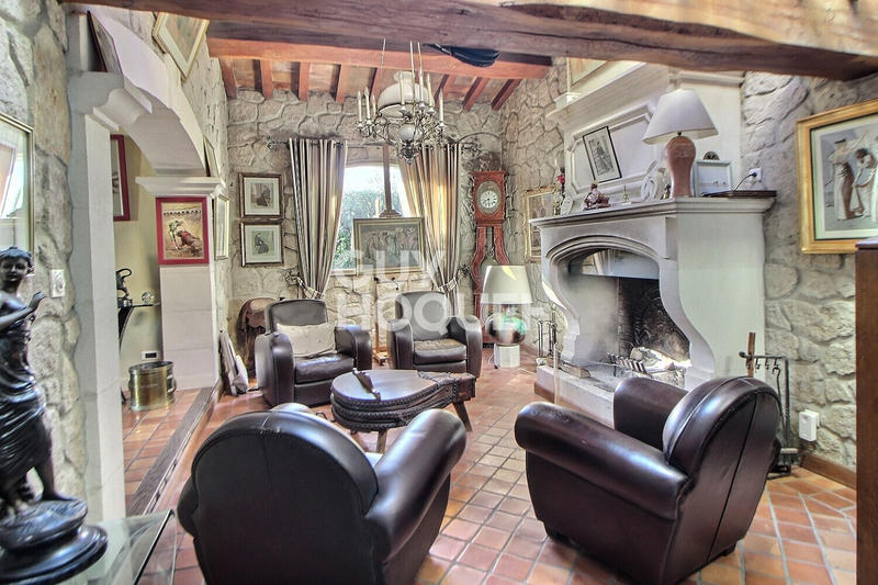 Demeure - 275 m² - 7 pièces