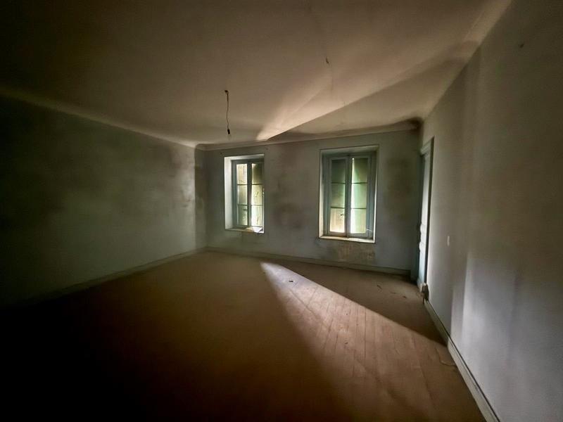 Maison - 250 m² - 5 pièces