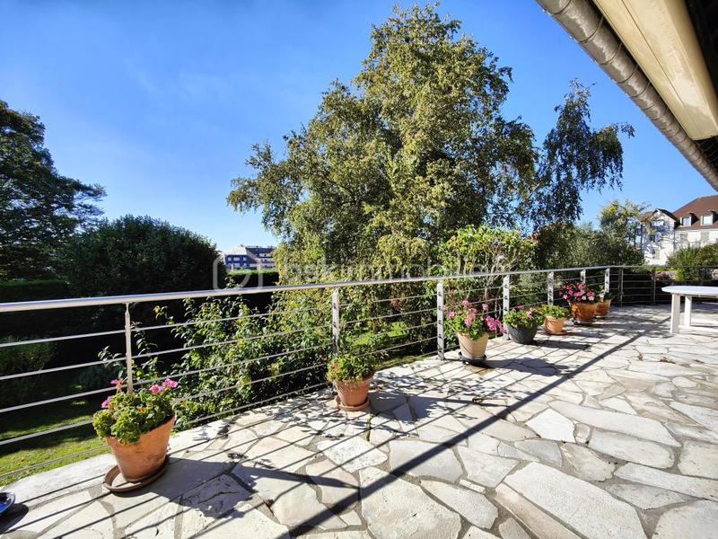 Demeure - 181 m² - 8 pièces