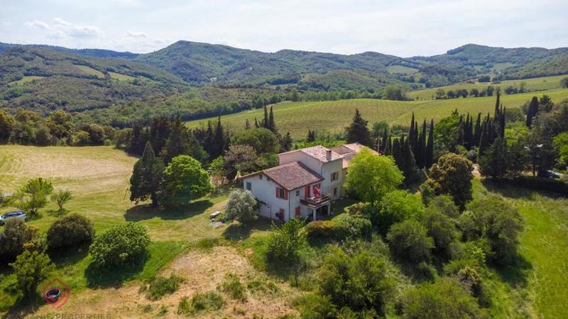 Propriété - 362 m² - 20 pièces