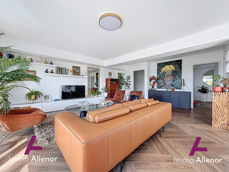 Appartement - 140 m² - 5 pièces