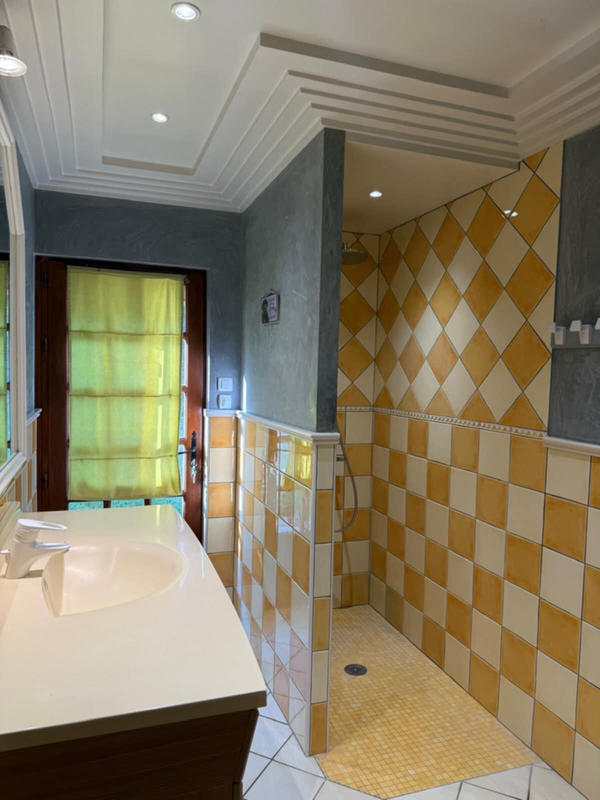 Maison - 180 m² - 9 pièces