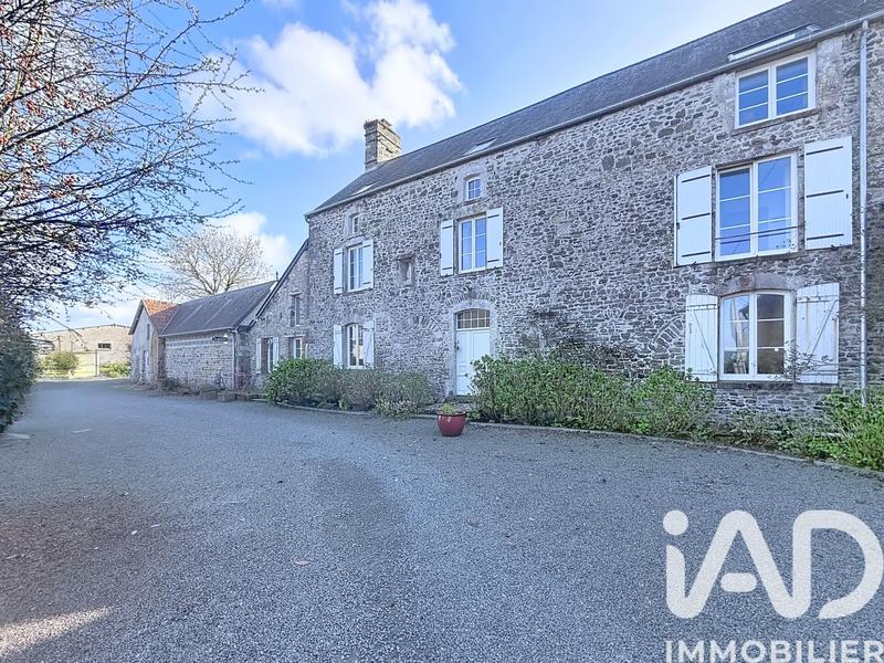 Maison - 247 m² - 10 pièces