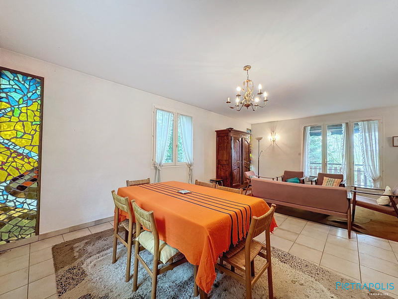 Maison traditionnelle - 140 m² - 7 pièces