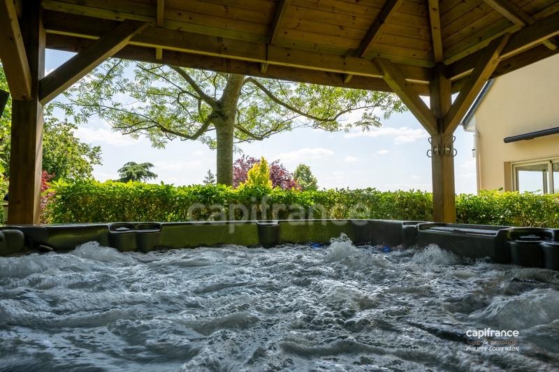 Maison - 243 m² - 8 pièces