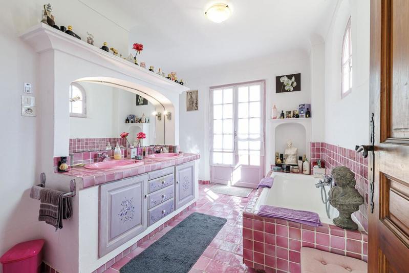 Propriété - 300 m² - 7 pièces