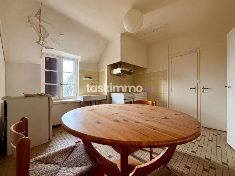 Maison - 250 m² - 6 pièces