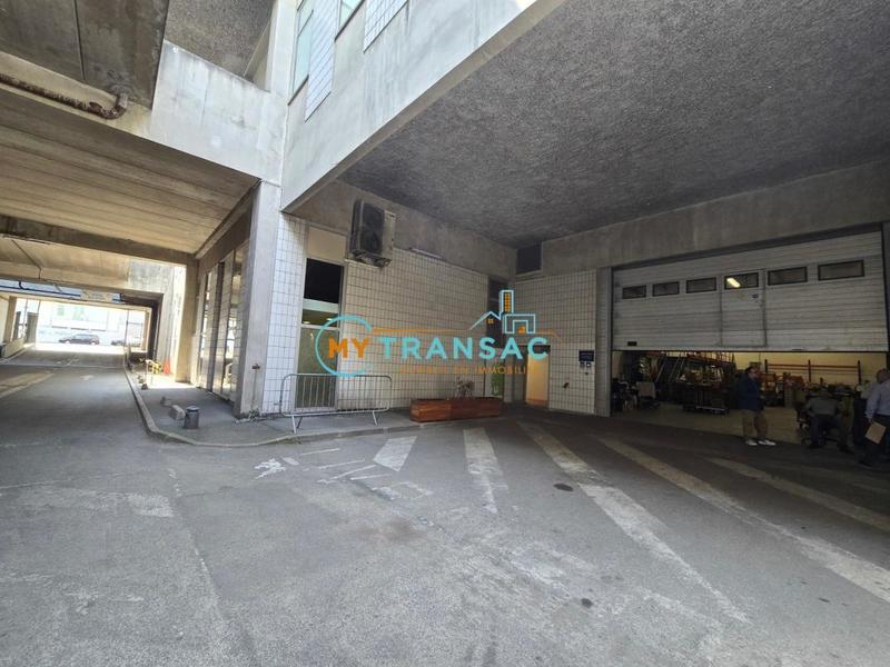 Local d'activité / Entrepôt - 2 457 m²