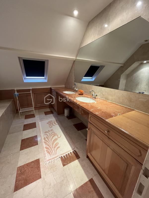 Pavillon - 220 m² - 9 pièces